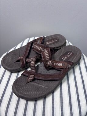Women’s Skechers Reggae Trailway sandals Size 9